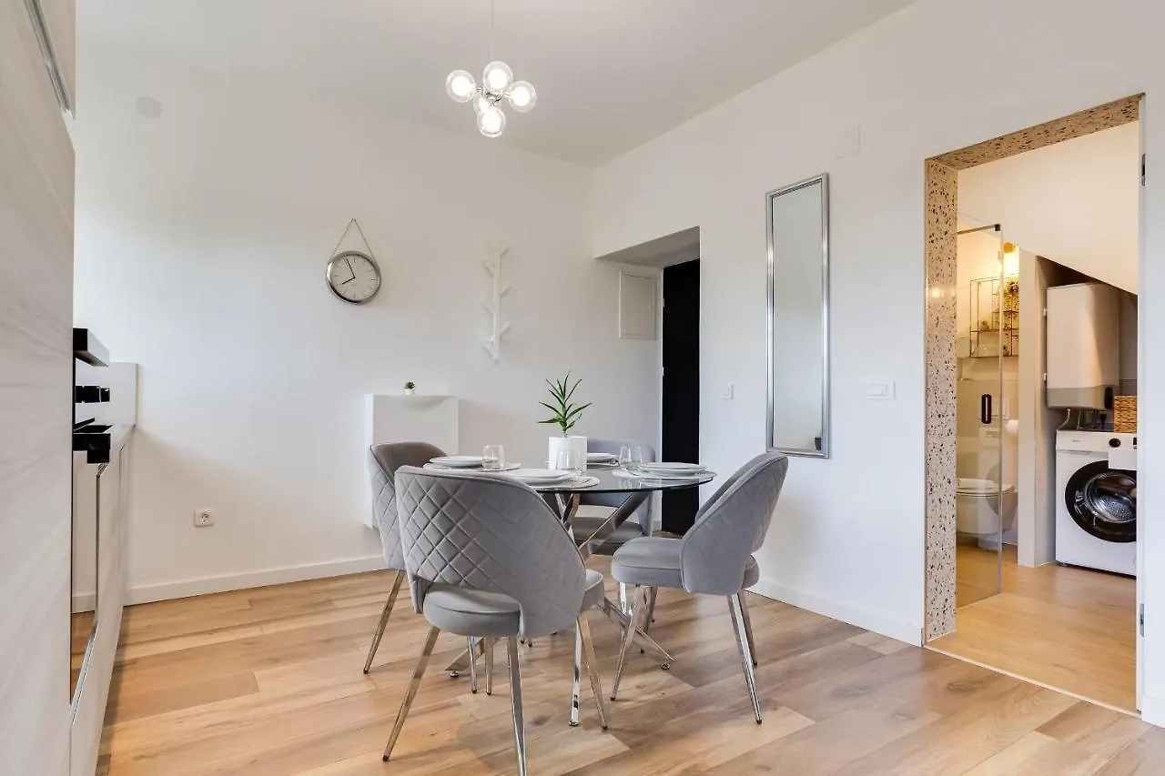 Teona Luxury Apartment With Terrace 살리