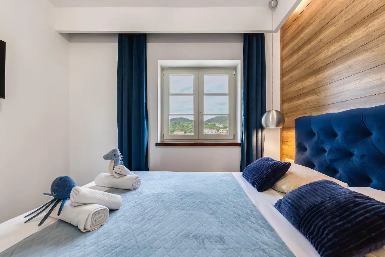 Teona Luxury Apartment With Terrace Sali