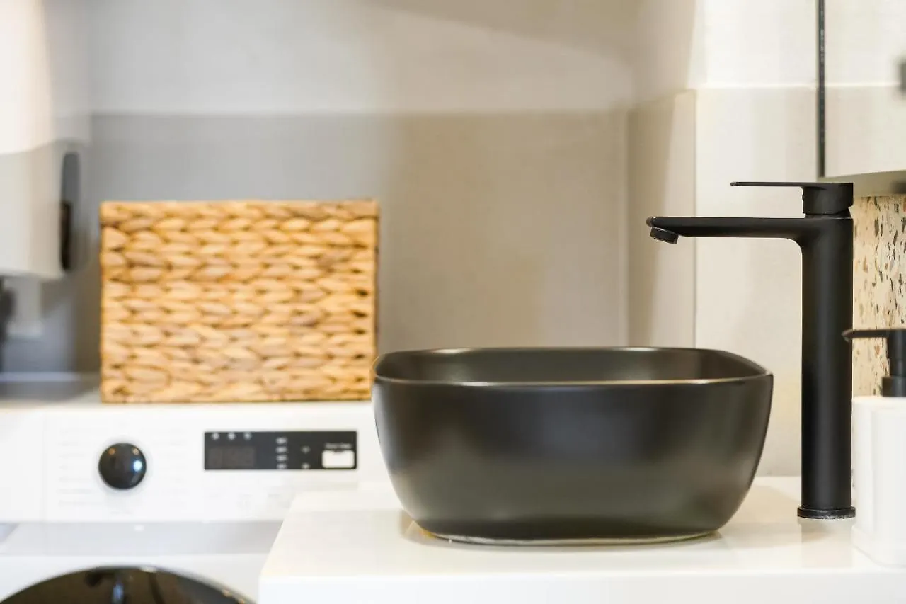 Teona Luxury Apartment With Terrace Sali