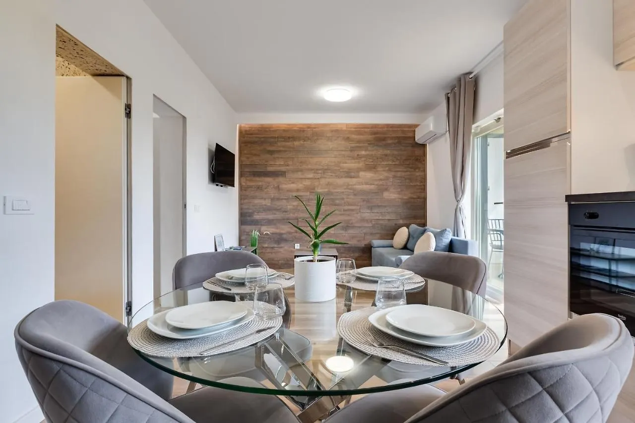 Teona Luxury Apartment With Terrace Sali